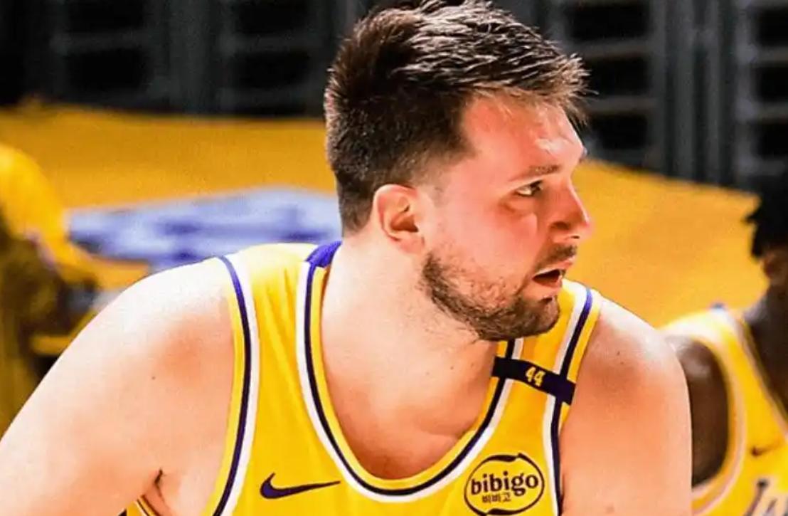 爱游戏官网网页版入口-赵睿冲撞裁判停赛5场罚10万